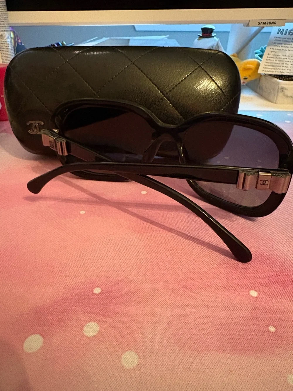 CHANEL oversized sunglasses
